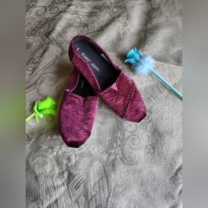 TOMS Women's Floral Burgundy Loafers